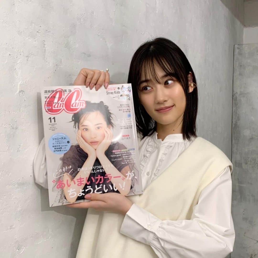 山下美月さんのインスタグラム写真 - (山下美月Instagram)「・ CanCam11月号、本日発売です🌟 山下さんが5度目の単独表紙を飾っています✨✨  #あいまいカラー 特集 #美月の美肌 企画 #山下美月 になんでもQ&A などなどたくさん登場しているので ぜひ熟読してくださいねっ❣️  #山下美月 #乃木坂46 #CanCam #発売日 #単独表紙 #じゃない方の彼女」9月21日 12時13分 - yamashitamizuki1st