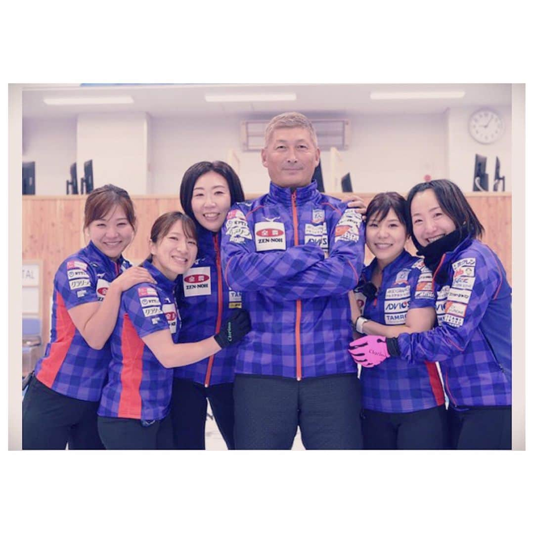 吉田夕梨花のインスタグラム：「⭐︎北京五輪女子日本代表決定戦&MD日本代表決定戦 . . ロコソラーレでは3勝2敗で代表獲得、MDでは松村・谷田に敗れ代表獲得することが出来ませんでした。 . . まずはこのようなコロナ禍の中での大会開催を支えて下さった皆様、稚内市の皆様に感謝しています。 . . . 6日間、11試合、27時間、95エンド。 . . 私にとって1番苦しくて、簡単じゃなくて、もどかしくて、悔しくて、楽しくて、有り難くて、幸せな2週間を過ごすことが出来ました。 . . . 「winner」と「loser」どちらの気持ちも経験した今、様々な感情の揺れ動きを体感し、カーリングによって自分の人生が豊かな感情でいっぱいになっていくのが、今はとても楽しく嬉しく思います。 . . 「チーム」と「MD」どちらも日本代表権獲得に挑戦できたことにまずはチームに感謝していますし、人生で一度あるかどうかのチャレンジが出来て本当に良かったと思います。 . . . 北海道銀行さん、チーム竹田・竹田のみなさん、チーム松村・谷田のみなさん、本当に本当にありがとうございました！ そしてお疲れ様でした。 . . 最後に、無観客試合でしたが、日本中からそして世界中から沢山の声援を送ってくださった皆様、本当にありがとうございました！ . . . #ロコソラーレ #北海道銀行 #チームゆりた #松村・谷田 #竹田・竹田 #稚内市 #カーリング #日本代表決定戦」