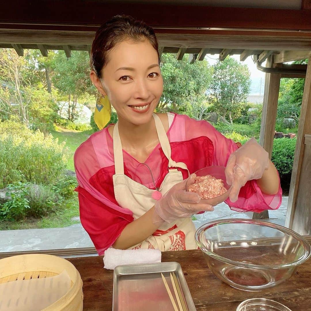 滝沢沙織さんのインスタグラム写真 - (滝沢沙織Instagram)「本日、夜7:30〜毎週火曜日レギュラー出演中のBSプレミアム「晴れ、ときどきファーム！」がオンエアとなります😊✨ 今回のテーマは『青じそ』 私も青じそは大好きで毎年畑で育てています‼️🌱 私が日頃青じそをどんな食べ方で食べているのかもご紹介しますよ〜😁✨ いろんな青じそお料理、是非ご覧下さいませ〜💕 #滝沢沙織 #長野博 #村上知子 #晴れときどきファーム #毎週火曜 #青じそ #大葉 #畑 #菜園 #farm #cooking」9月21日 14時47分 - saori_takizawa.official