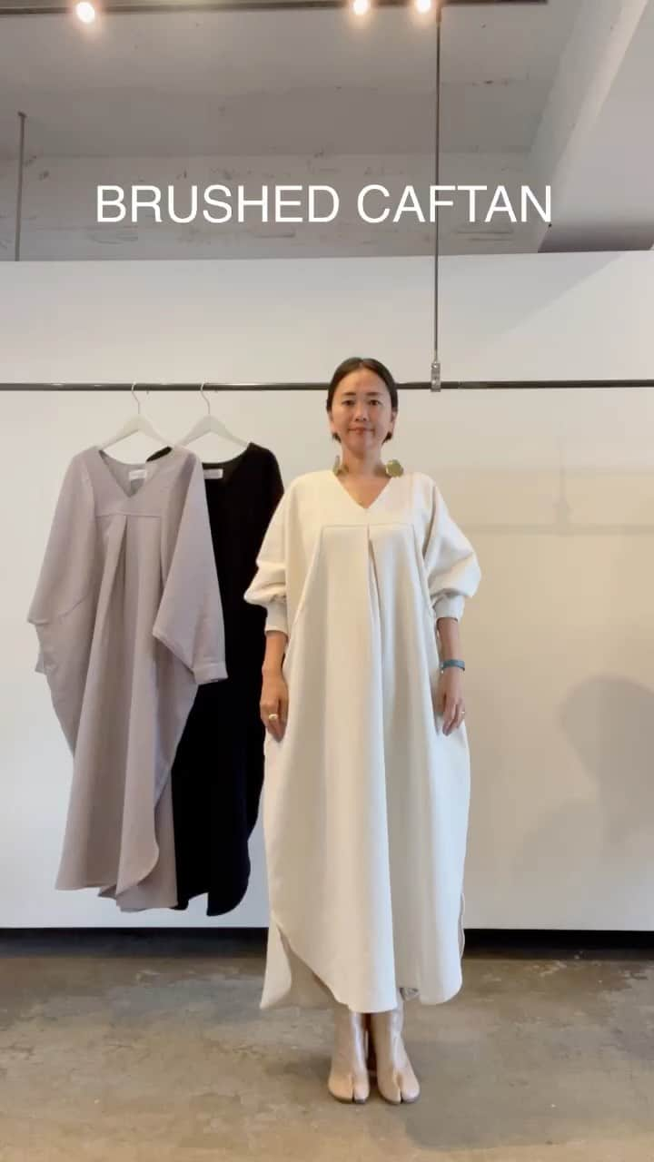 Shikica Tokyo & KiiRAのインスタグラム：「BRUSHED CAFTAN BRUSHED GATHER BLOUSE」