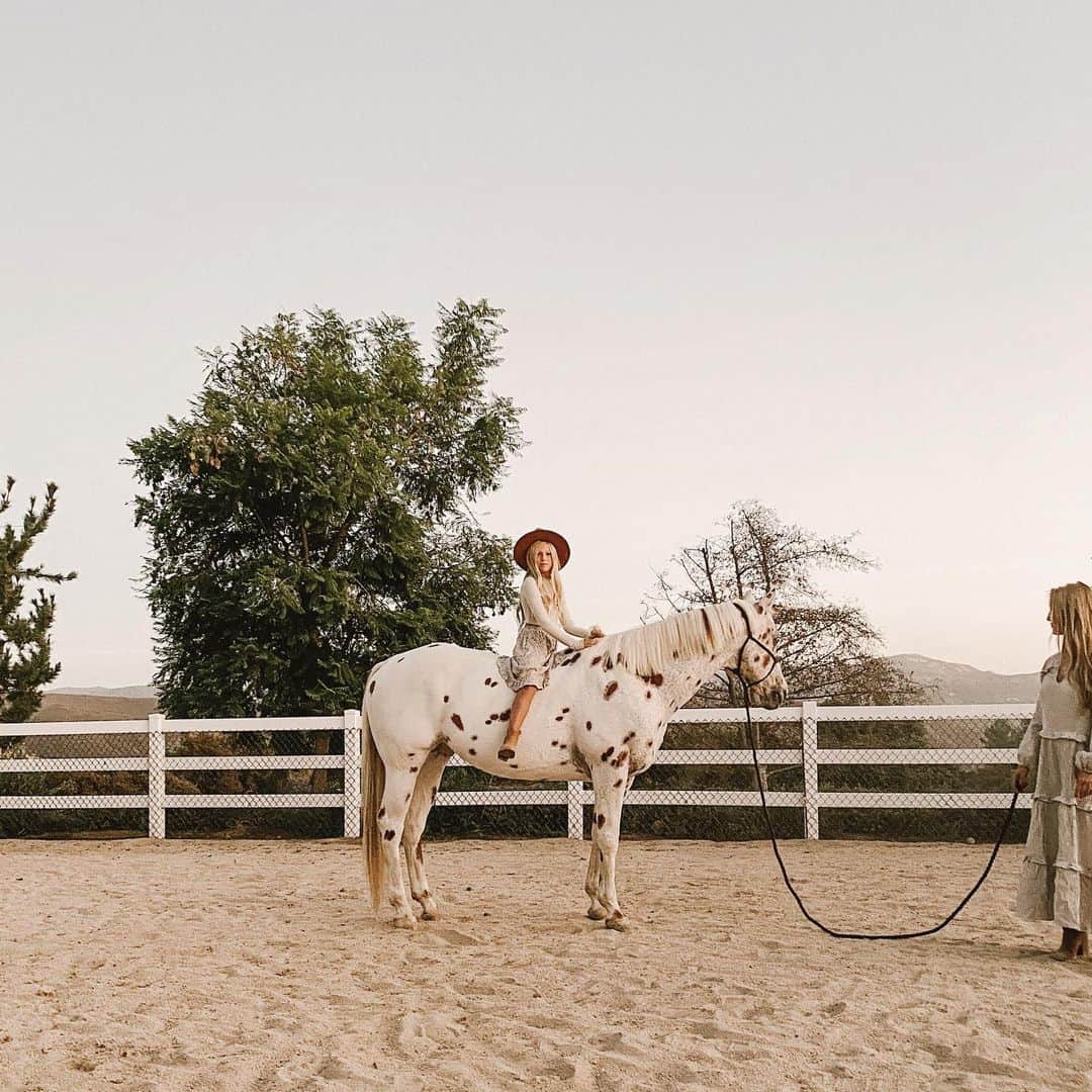 ケリー・マレーのインスタグラム：「Photos by Quincy 🐴 9.20.21」