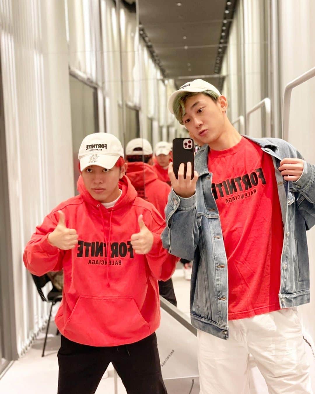 キャプテンしょーたのインスタグラム：「Balenciaga × Fortnite  このコラボは激アツ！！！ 大量に買っちゃった🥰 YouTubeがんばりまーす！😗」