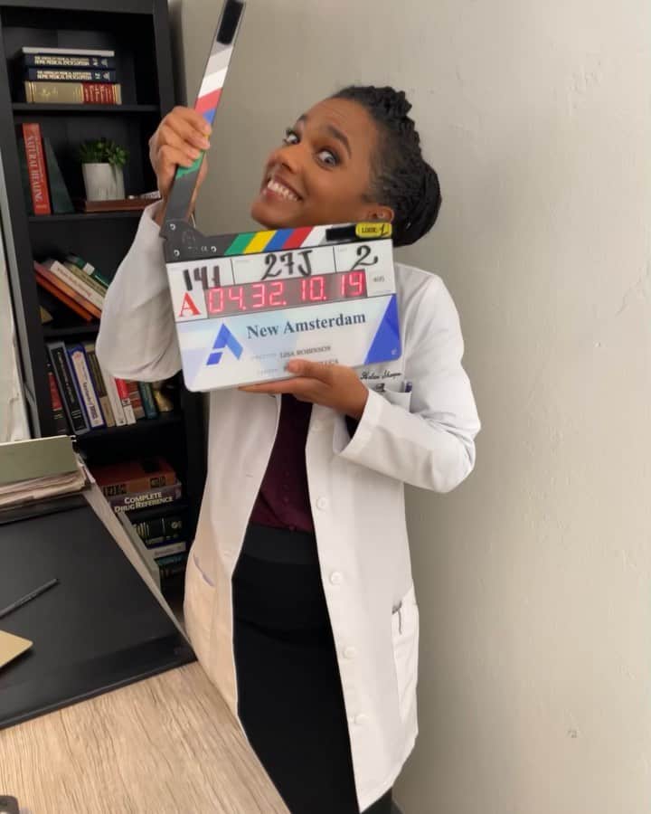 フリーマ・アジェマンのインスタグラム：「‼️ACTION‼️ Yup. Dass whut errrrbody gon be gettin’ this season of @nbcnewamsterdam 😛 And tonight is the niiiiiiiight!!!! It’s awwwwn. Till dawwwwn. 😜 Aiiiiiiiii! Season 4 premieres 10/9c @nbc ~ and hugest props to the entire production for bringing their A game in epic fashion. Looking forward to sharing new stories and journeys and chapters and arcs with you all #damfam. Hope you enjoy the ride. See in you a bit!! #newamsterdam #season4 (📸 Pic credit @tlabine🤘)」