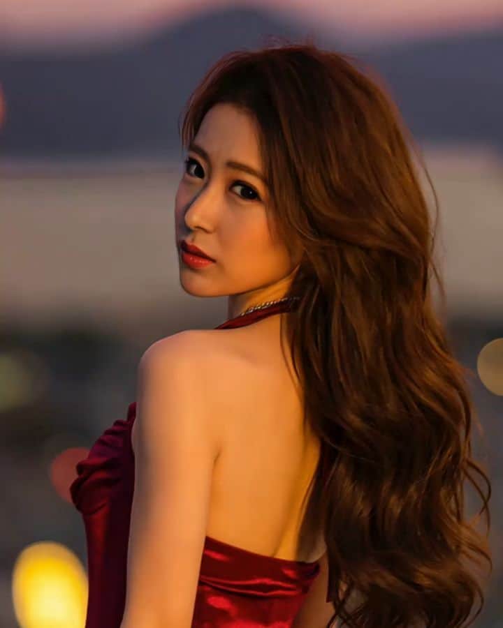 梁愛美のインスタグラム：「I want to go with you…💄💋💋💋 ❥︎ ❥︎ #sirocco @Bangkokまた行きたいなぁ🥂☁☁☁💕 ❥ ❥ #faceplay #artist #singer #talent #model #platinumproduction #aimiryou  #japanesegirl #sexystyle #sexyfashion #japanesefashion #instagramjapan #sexy #aimiryou #フェイスプレイ #綺麗なお姉さんは好きですか #エロかわ #セクシー #エロス #谷間 #歌手 #激辛アイドル #タレント #芸能人女子フットサル #アイドルユニット #プラチナムプロダクション #梁愛美 #팔로우 #얼스타그램 #셀스타그램」