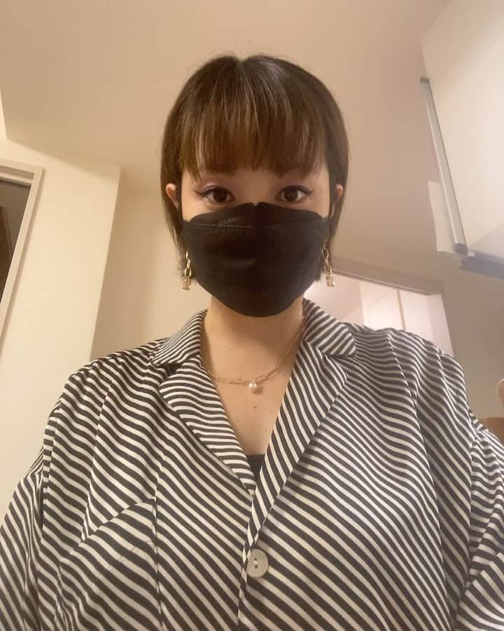 希良梨のインスタグラム：「ただいまー❣️❣️  …でも、何か写ってる〜笑笑😂👻  お腹空いただー！！🔥  #帰ったぞーい  #goodvibes   #love #japan #taiwan #simple #nature #momlife」