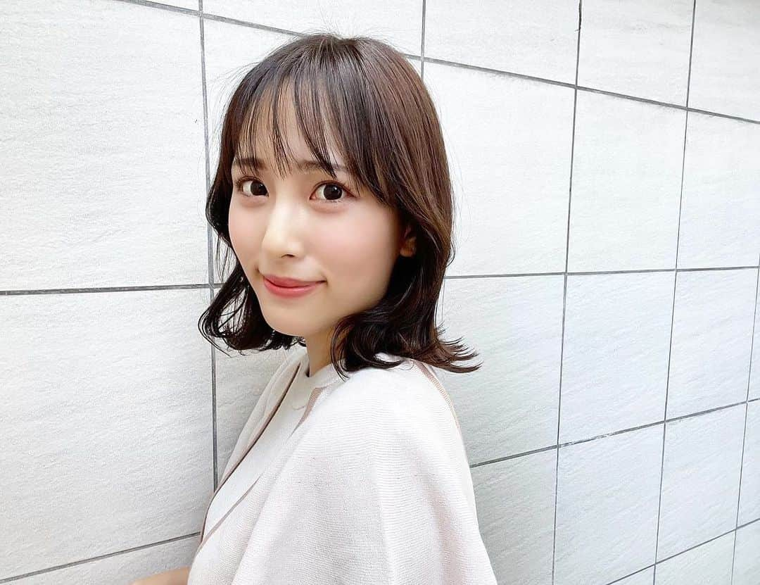 森田真理華さんのインスタグラム写真 - (森田真理華Instagram)「ちゃんと切りたい欲を堪えました🙋‍♀️ あぶなかった〜！🤣  こなれ感出して欲しいと お願いしましたの🦭 出てるかな？（笑）  巻いても肩にしっかりつく長さまできたよ〜！ DMでも髪の毛を伸びたって 気づいてくださって嬉しいです☺️ . @swknt316  @celena_hair_nail  . . #こなれ感ください #3日間開催 #楽しかったね ☺️」9月21日 18時34分 - marika__morita