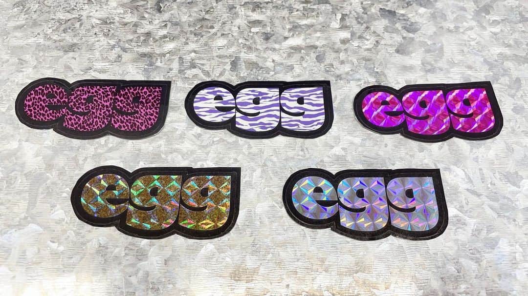 egg公式さんのインスタグラム写真 - (egg公式Instagram)「2022年1月eggカプセルトイ爆誕🥚✨  令和eggだけでなく、平成eggの伝説的な表紙のアクキー✨  令和エグモの仲良しペアバッジ💖  ギャル語スタンプバッジ💛  当たりはeggステッカーもついてくる～🥳🎉  平成×令和ギャル大集合‼ #egg #ギャル #ぎゃう #カプセルトイ」9月21日 18時27分 - new_eggofficial