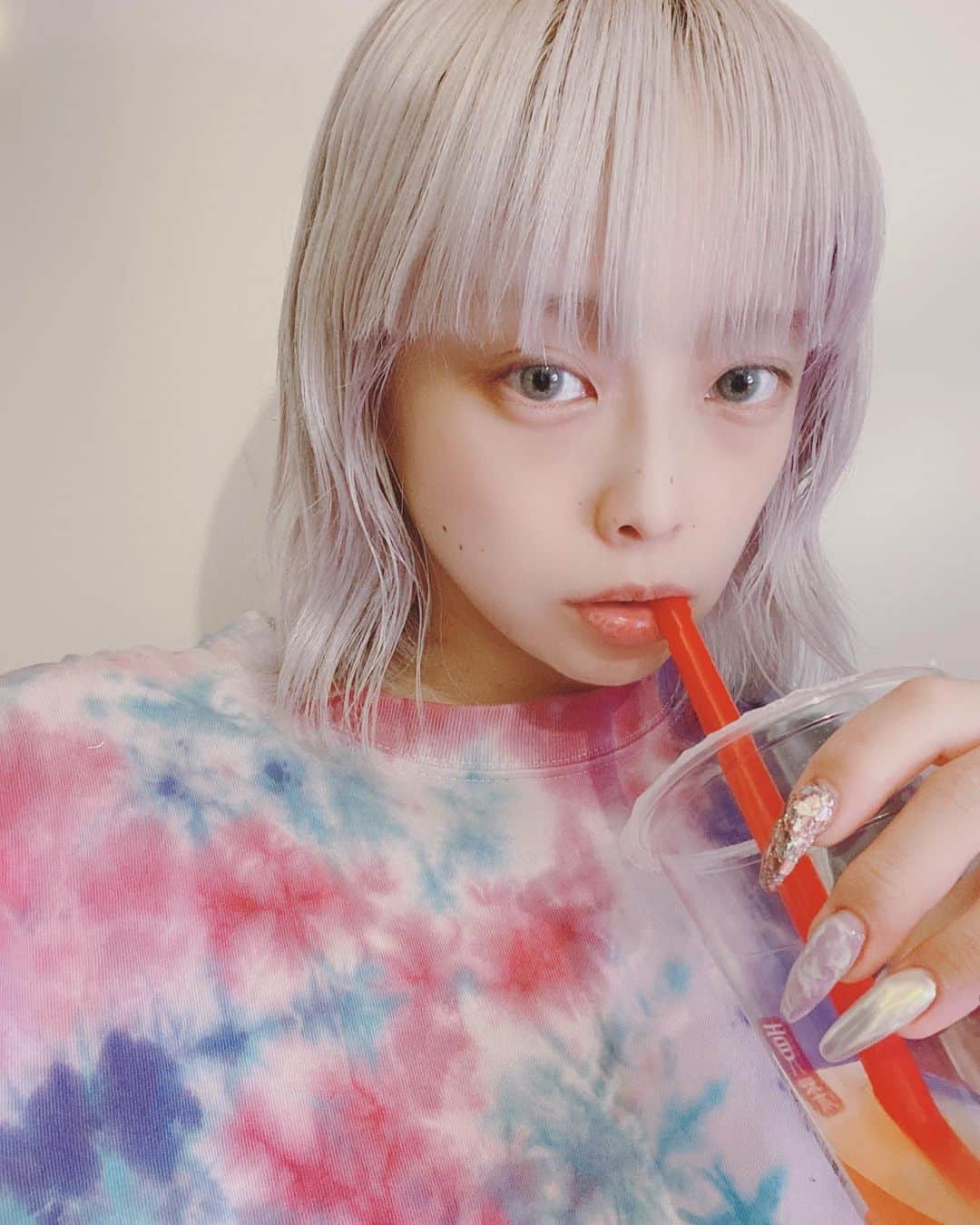 大谷雅恵のインスタグラム：「そろそろリタッチのタイミングだけど今の色が好きなのでスルー。  #39歳 #セルフカラー  #haircolor  #鬼滅の刃 #タイダイ #tiedye  #gongcha」