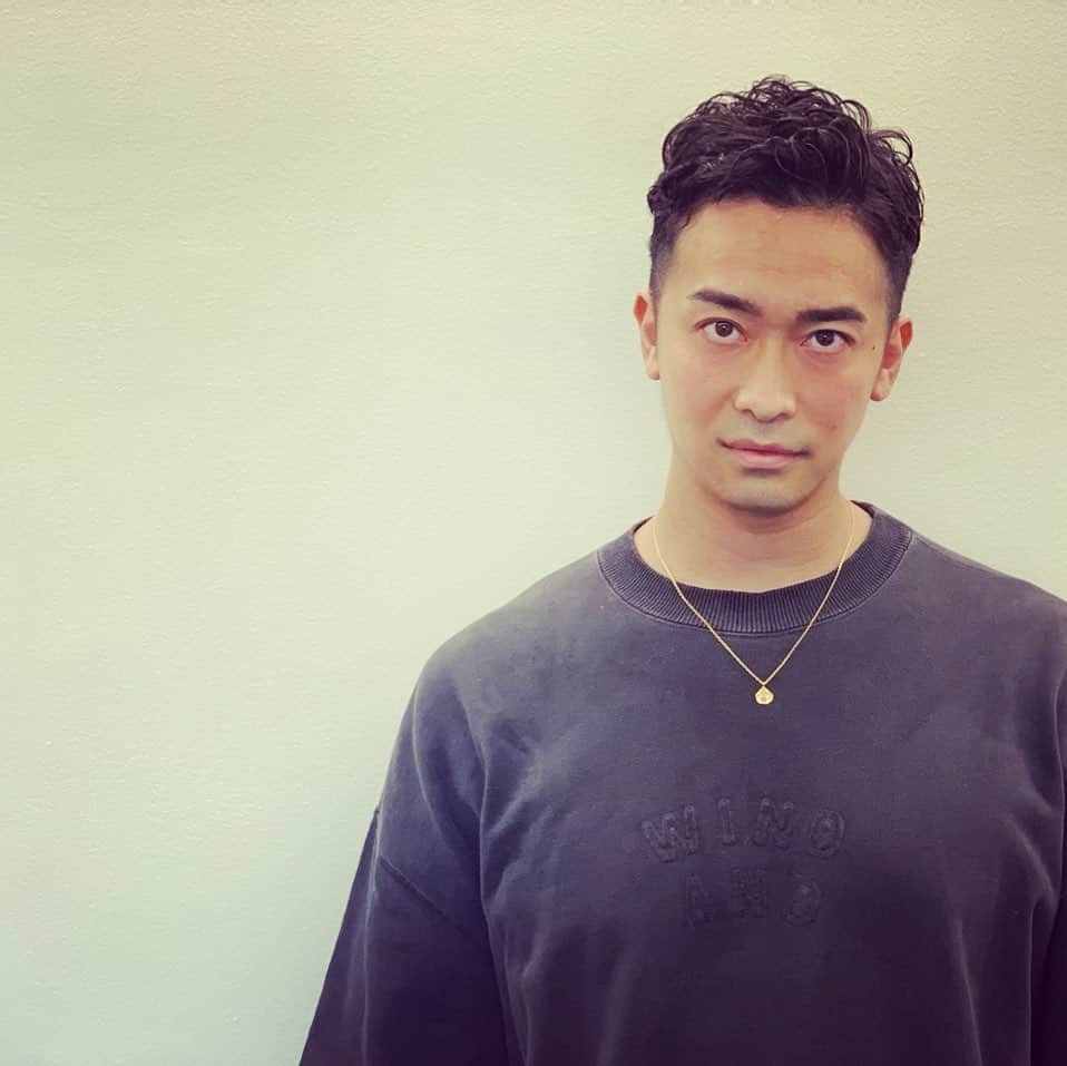 JUNYAのインスタグラム：「人生っていつ終わるかわからないってことを実感してから、人生観変わった。⠀ 常に挑戦していたい。⠀ ⠀ ⠀ hair: @sakuraimadoka (@beautrium_aoyama ) ⠀ @windandsea_wear ⠀ @enasoluna_official ⠀ ⠀  #mensfashionreport #mensfashion  #mensstyle #mensfitness #fitness #gym #exircise #singersongwriter #musician #singer #mensmodel #menswear #mensapparel #mensclothing #ジム #筋トレ #筋肉  #mensfitness #歌手  #model #fashion  #muscle #マッチョ #hairstyle #menshair」