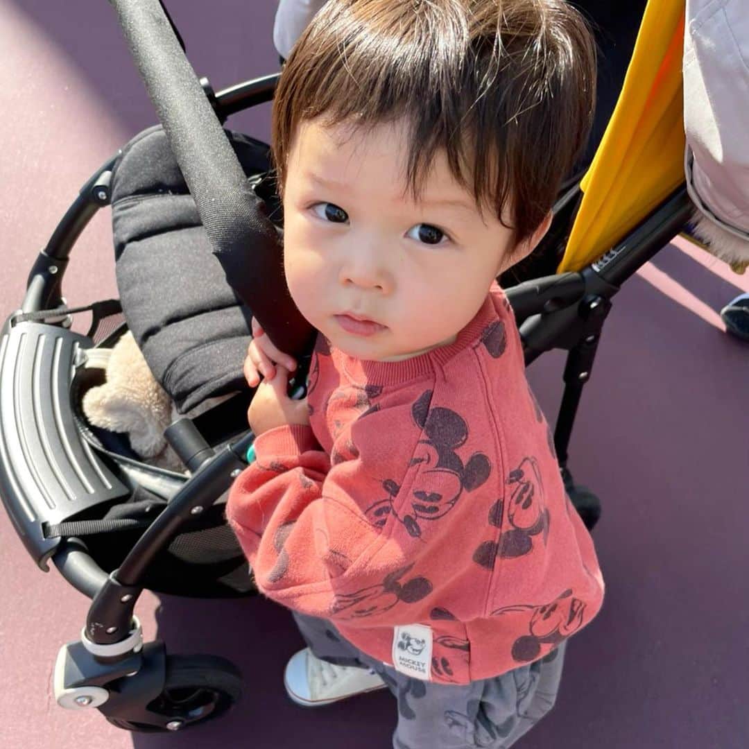 ありさトレイシーのインスタグラム：「#march#disneysea#ticket#firsttime#19months#mickeymouse#familytime#sister#cousin#aladdin#jasmine#love#babyboy#memories#precious #3月#ディズニーシー#思い出#メモ#ダッフィー#仮装#妹家族も一緒に#従兄弟同士#男の子#仲良し#おもちゃは取り合い#1歳違い#最近pmsと戦う姉妹#子育てママ#親友」