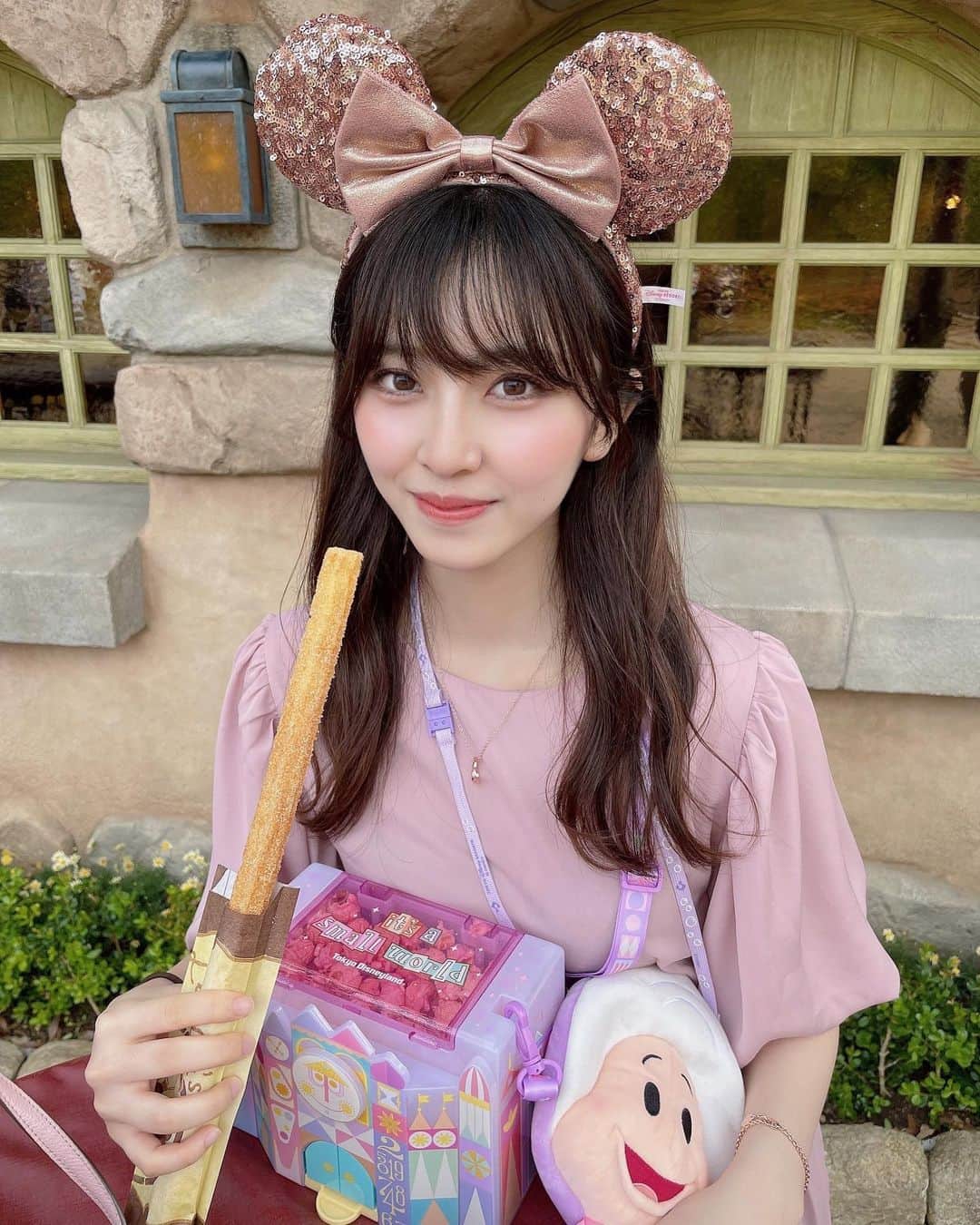斎藤まりなのインスタグラム：「夏終わりだけど夏前のディズニーの写真📸 ・ みんな元気？☺️ #tokyodisneyland #tokyodisneyresort」