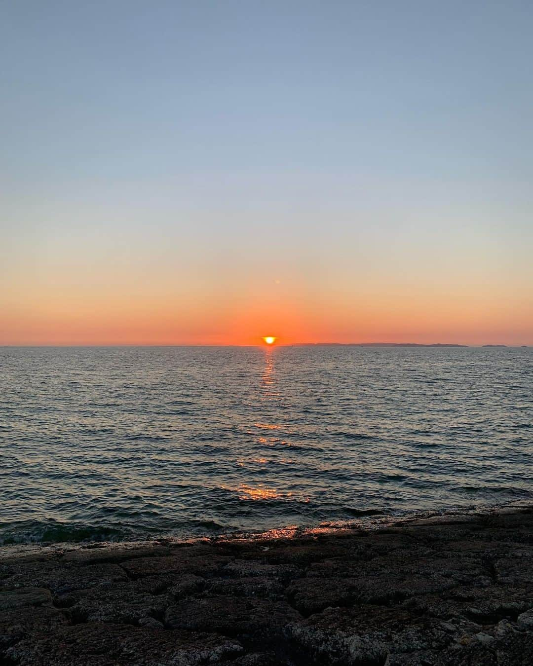 とくさきさんのインスタグラム写真 - (とくさきInstagram)「綺麗すぎたsunset🧡 空の色ってほんと一瞬で変わるし、太陽も気付いたら沈んじゃった🥺 . #sunset#サンセット#夕焼け#夕陽」9月21日 20時05分 - tokusaki_golf