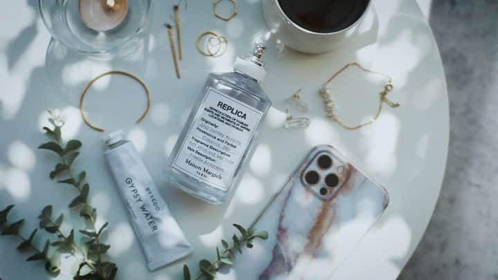 のインスタグラム：「・ Good vibes only  #maisonmargielafragrances #byredo #木漏れ日 #イメージ動画 #sonyalpha」