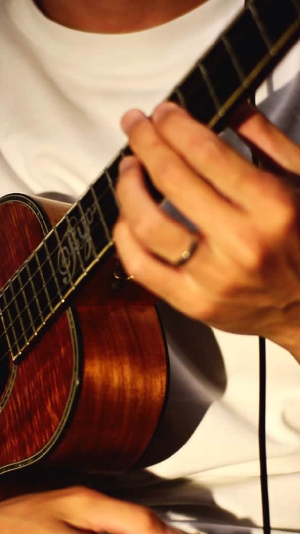 名渡山遼のインスタグラム：「Practice the song called "Sense" written by Ryo Natoyama.  #ryonatoyama #名渡山遼 #Sense #センス #ukulele #ウクレレ #rock #jazz #smoothjazz #guitarsolo #Improvisation #musicianlife #ukulelelife」