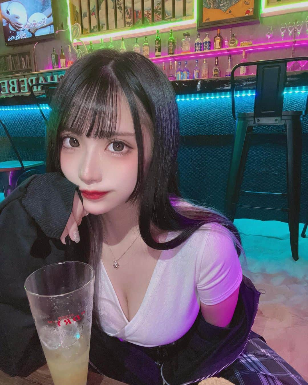 天魔のインスタグラム：「話、聞くよ？💕 * * #selca#selfe#cosplayer#following#follower#me#girl#neon#japanese#asian#cafe#fyp#ootd#bar#自拍#粉我#模特#自撮り#グラビア#セルカ#セルフィー#自撮り女子#カフェ#バー」