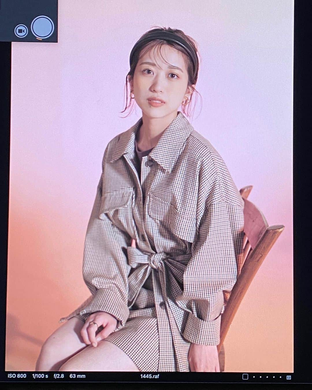 篠崎彩奈さんのインスタグラム写真 - (篠崎彩奈Instagram)「. 本日発売のcancam11月号に 載せていただいております☺︎  オフショットたくさん載せる〜♡  初めての経験でドキドキな撮影でした😳 秋服可愛かったな〜🍂  メイクも雰囲気もいつもとは違う私です💄  ぜひチェックしてください🌼 #cancam #shooting #撮影 #秋服 #チェック #セットアップ」9月21日 21時39分 - ayana.s_official