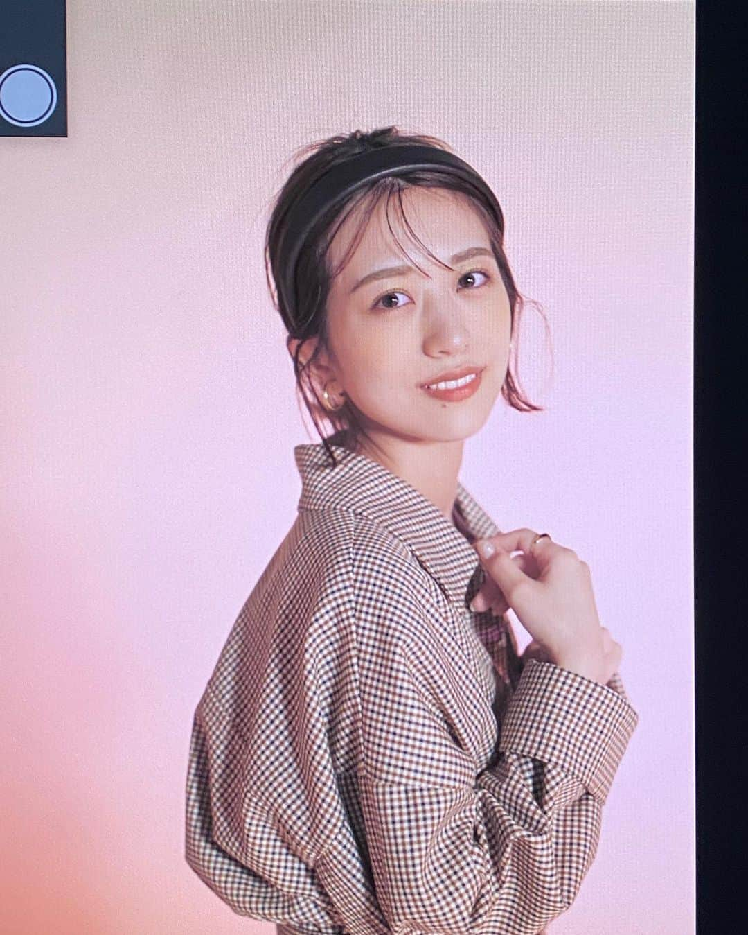 篠崎彩奈さんのインスタグラム写真 - (篠崎彩奈Instagram)「. 本日発売のcancam11月号に 載せていただいております☺︎  オフショットたくさん載せる〜♡  初めての経験でドキドキな撮影でした😳 秋服可愛かったな〜🍂  メイクも雰囲気もいつもとは違う私です💄  ぜひチェックしてください🌼 #cancam #shooting #撮影 #秋服 #チェック #セットアップ」9月21日 21時39分 - ayana.s_official