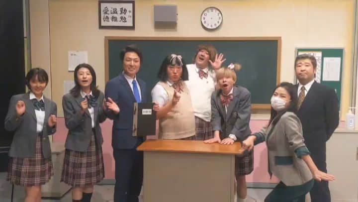 吉本新喜劇のインスタグラム：「今週の新喜劇は #なんばグランド花月 #信濃岳夫　リーダー週 #女子校でウハウハ？　かと思いきや、、(；´ﾟдﾟ)ゞ #見に来てね～☺️」