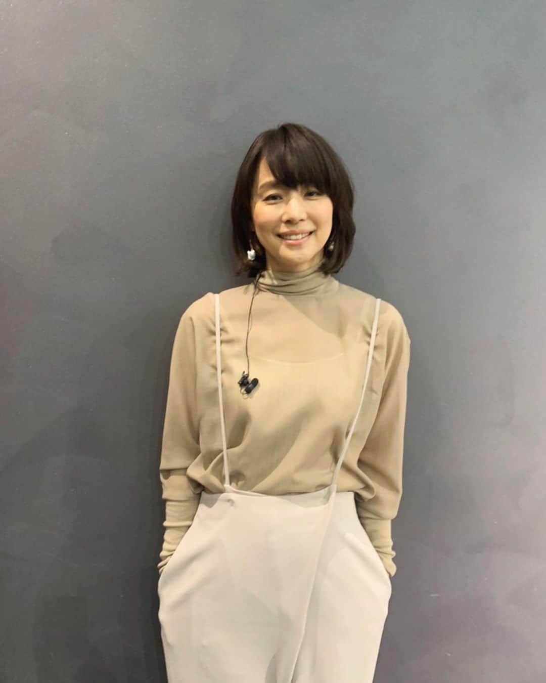 石田ゆり子さんのインスタグラム写真 - (石田ゆり子Instagram)「本日は 資生堂「温感メイク落とし」の 新CM発表会でした。 このメイク落としは、肌に馴染ませてクルクルマッサージするやいなやまるでお風呂に入ってるかのように温かくなるのです😊 それが楽しくて、気持ちが良くて、私は日々使っております。  資生堂花椿ホール と言う文字が美しい。 字体もすてき。 一瞬も一生も美しく。 私はこの言葉がとても好きです。  #資生堂」9月21日 22時07分 - yuriyuri1003