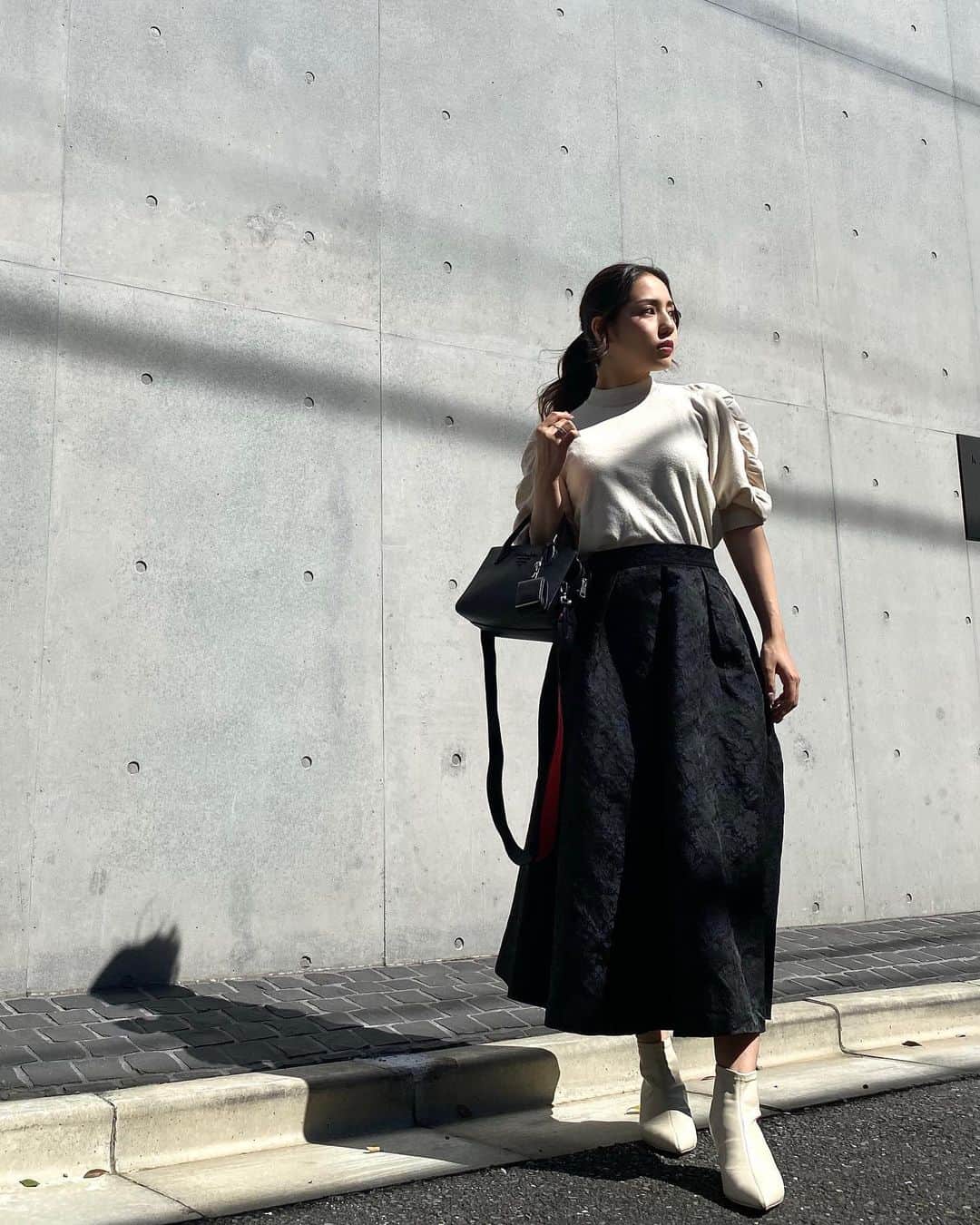 MAYUKIのインスタグラム：「スカートのボリューム感かわいい🥰🤍 @elfrank.official 🍂 . #ELFRANK #エルフランク #ジャガードスカート #カジュアルコーデ #大人カジュアル #デイリーコーデ」