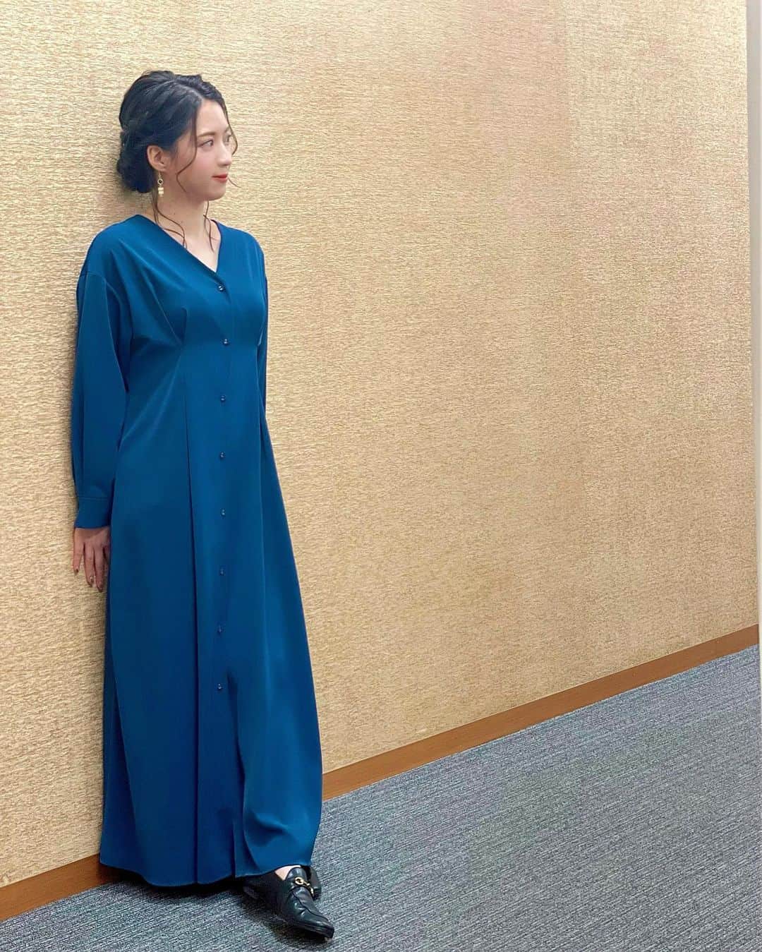 色紙千尋さんのインスタグラム写真 - (色紙千尋Instagram)「先週の結果分析🐎今日は23時〜です！先週のスケッチブックといただいた大〜きなマカロン🌈今日は中秋の名月ですね🎑綺麗な満月がみえました☺️ #グリーンチャンネル #先週の結果分析 #競馬 衣装👗 #smeralda_official_ @smeralda_official_」9月21日 22時26分 - shikishi_chihiro