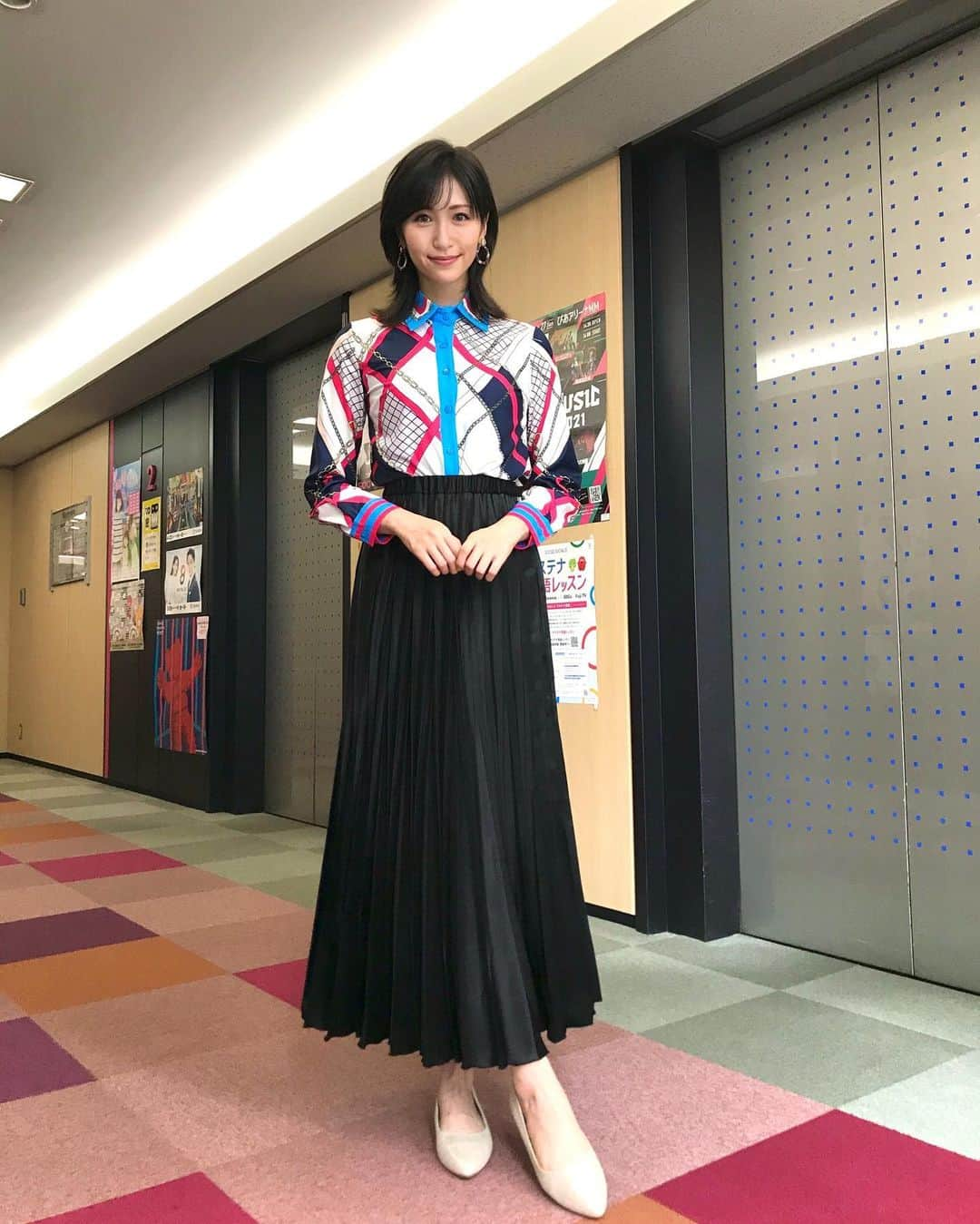 横山ルリカさんのインスタグラム写真 - (横山ルリカInstagram)「. 👗❤️💙🖤  #tops #wildlily @wildlily_daikanyama   #skirt #un3d @un3d_official」9月21日 22時32分 - rurika_yokoyama_official