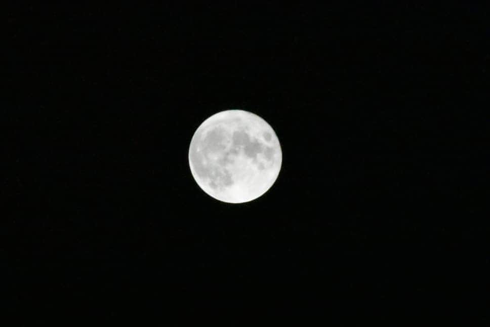 丸本凛のインスタグラム：「月綺麗 #中秋の名月#Harvestmoon #fullmoon #満月 #moonlight」