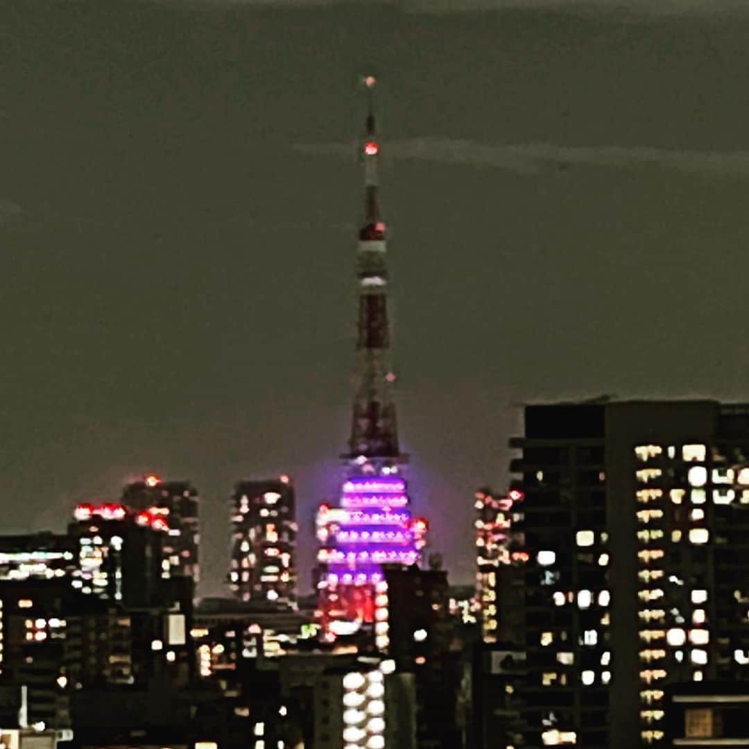 高島礼子さんのインスタグラム写真 - (高島礼子Instagram)「お月様🌙きれいですね スマホでもこんなにきれいに撮れるんですね  #月 #満月 #きれい #空」9月21日 22時44分 - reico.official