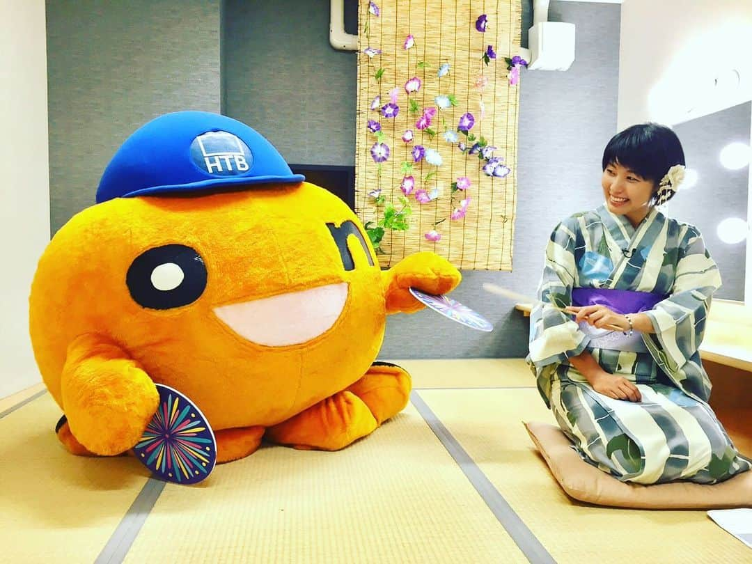 室岡里美さんのインスタグラム写真 - (室岡里美Instagram)「⁂  HTBまつり、2年ぶりに開催です！ 今年は特別番組とインターネット配信でお送りします。  HTBまつりといえば、 皆さんとのふれあいが1番の楽しみですが 今の時代なかなか難しく…。 そんな中でも、おうちにいながら楽しめるように、 様々な企画を用意しています！！！  25日(土)の午前9時30分からは 『イチモニ！・イチオシ‼︎スペシャル 未来へ届け！北海道のチカラ』を放送します。  番組内で私は"お米に合う"シチューをつくります！ 新米が美味しい今の季節にぴったりです。 当日はレシピを公開しますので、 皆さんにも是非作って欲しいです！  24日(金)〜26日(日)の3日間、 皆さんと楽しい時間を過ごせることを 本当に楽しみにしています。 お付き合い頂けたら嬉しいです！  #HTB  #HTBまつり #イチモニ　＃イチオシ #北海道　#札幌 #みんなで作ろう #う米シチュー #祭といえば浴衣 #私は歳を重ねているのに #onちゃんは時の流れを感じさせない #アナウンサー #室岡里美」9月22日 12時35分 - htb_satomimurooka