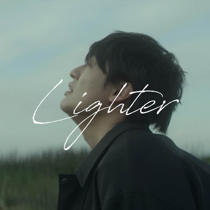 尾崎裕哉のインスタグラム：「“Lighter”ミュージックビデオが公開されました。夜通しの撮影でしたが、ビデオ観て報われた気がしました @takayaohata とチームの皆様に感謝！！観てね！ #lighter #尾崎裕哉 #hiroyaozaki」