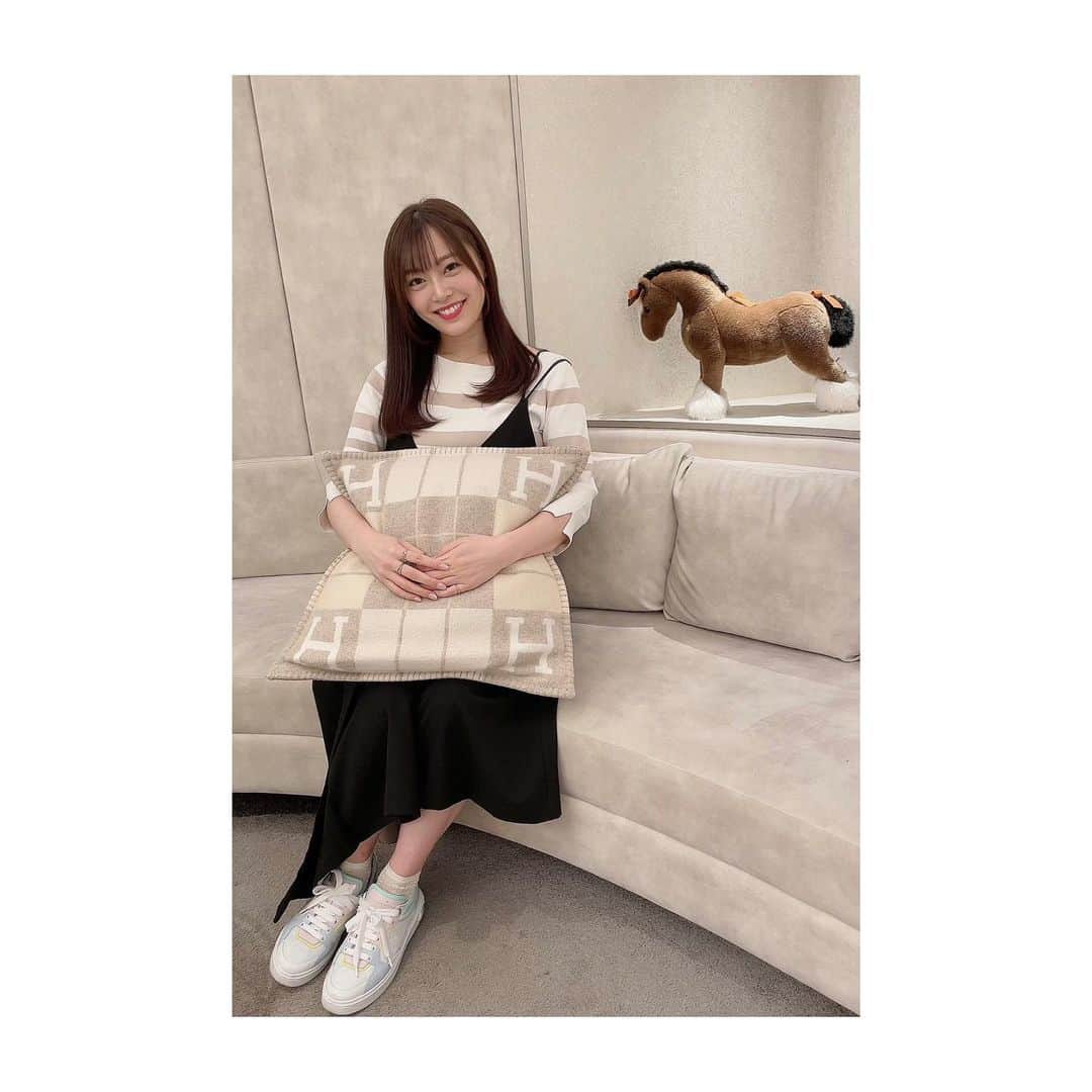 のインスタグラム：「. Mリーグ開幕に向けて 少しでも小顔になりたくて Wハイフしてきたー(*´∀｀*)  @venus_beauty_clinic  @venus_beautyclinic_ginza   パウダールームには 化粧水から美容液まで なにからなにまで揃ってる！ 最高のラグジュアリー空間😊😊  オフシーズンでまた増量しちゃったから 身体も絞らなきゃな…！！😂  #女子アナ　#フリーアナウンサー　#アナウンサー　#venusbeautyclinic #Wハイフ　#美容好きな人と繋がりたい #でもそれよりも　#麻雀好きと繋がりたい #既に繋がってるか　笑　#痩せるぞー！　#instagood #followme」