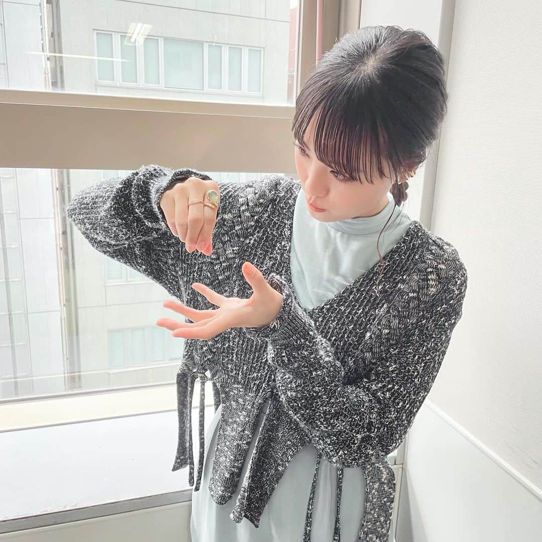 大友花恋さんのインスタグラム写真 - (大友花恋Instagram)「今日のラヴィット！もありがとうございました！ いつも動画でお世話になっているまりなさんとトレーニング出来たり、ラヴィット！ランキングでカレー1位を当てられたり🍛 嬉しすぎる2時間でした👏  ヨガのポーズとカレーを食べるポーズ（ナンver.）」9月22日 12時30分 - karen_otomo