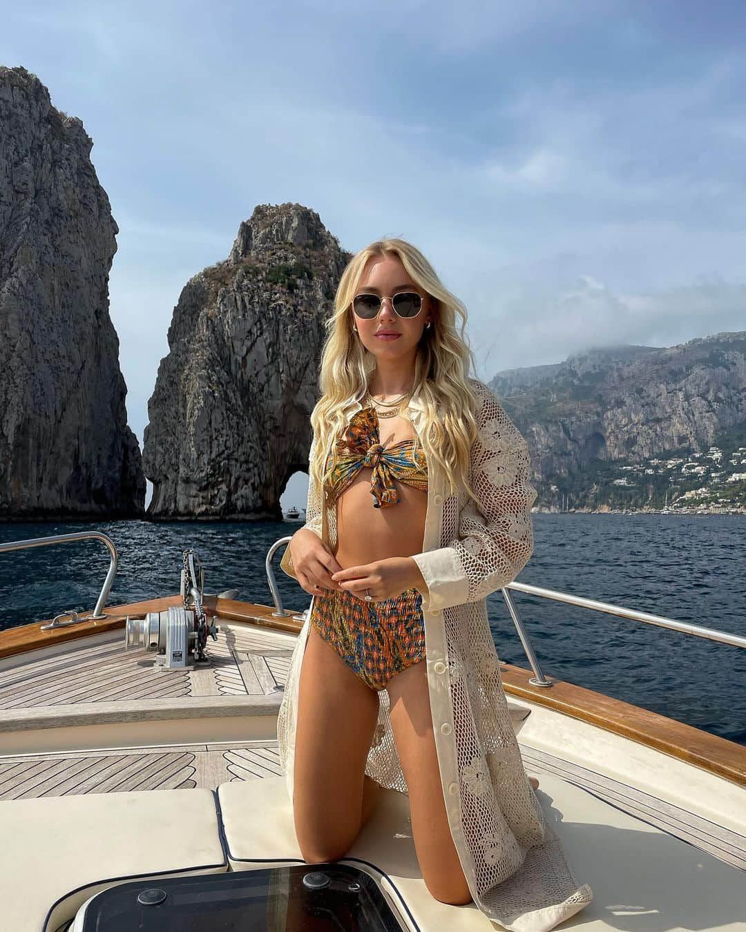 Cassie Brownさんのインスタグラム写真 - (Cassie BrownInstagram)「Boat day in Capri🇮🇹」9月22日 3時50分 - cassieg