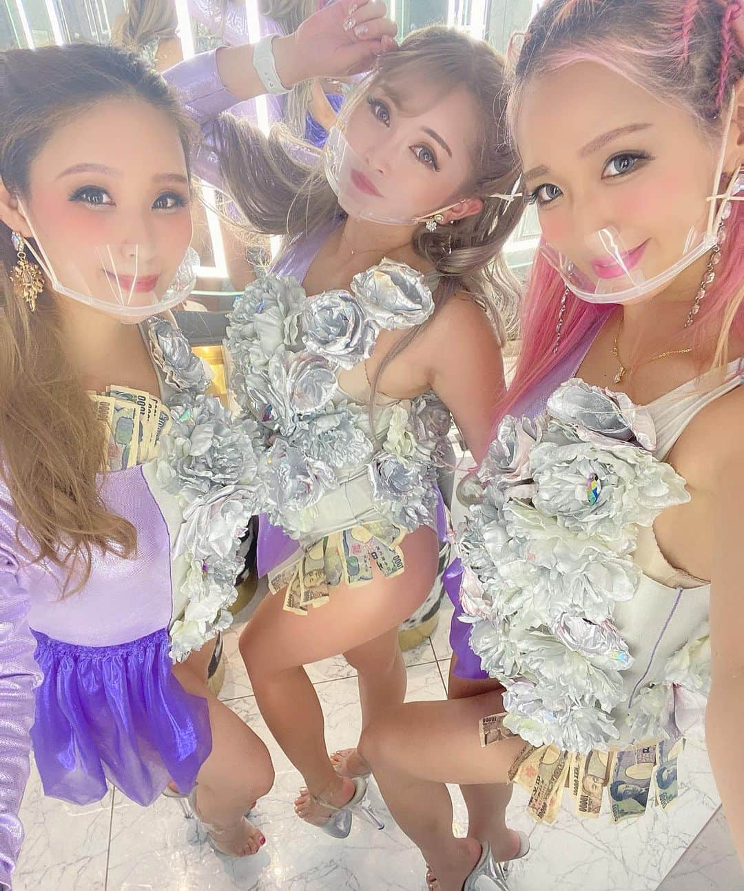 Yumikaさんのインスタグラム写真 - (YumikaInstagram)「今日もTKで応援ありがとうございました✨✨ 楽しんでもらうことに命かけてます🥺💖💖 こんなご時世でも絶対にエンターテインメント業界を無くしたくないなぁ❤️❤️ 明日もよろしくお願い致します☺️  衣装 by @tsubaki_chisato  #TKnightclub #シャンパンガール #ダンサー #渋谷クラブ #tokyojapan #渋谷tk」9月22日 4時22分 - yuminem923