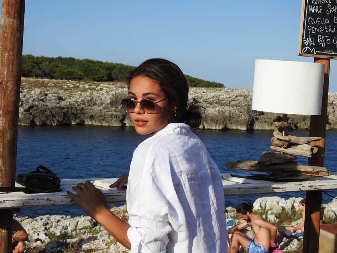ミケラ・デュ・トイのインスタグラム：「Beach bar」