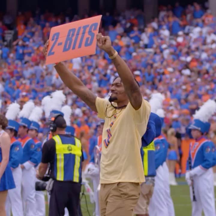 ブラッドリー・ビールのインスタグラム：「I had the honor of serving as Mr. 2-Bits for the @gatorsfb vs Bama game…Truly electric!!! 90,000 plus in the SWAMP. LFG」