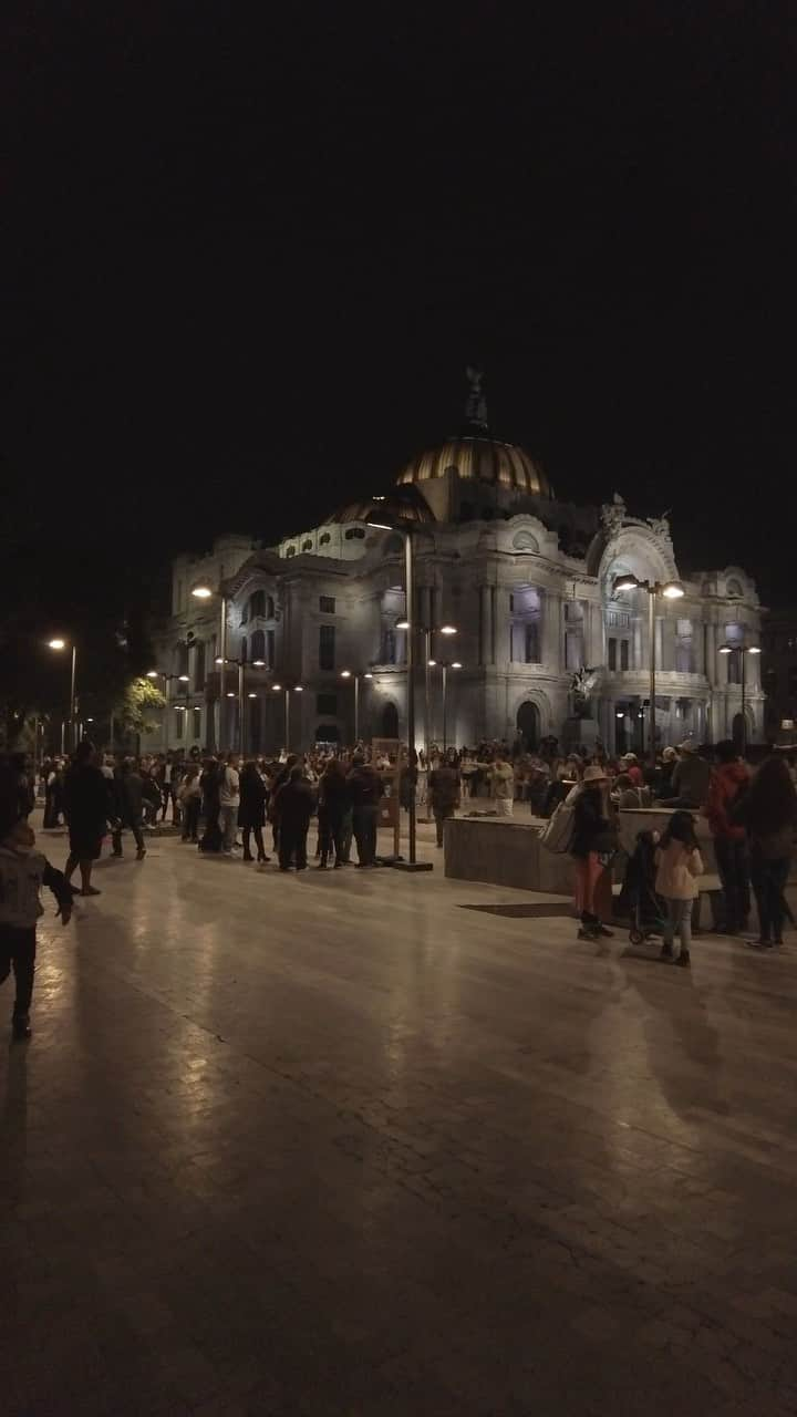 Chad Santosのインスタグラム：「#BellasArtes #CentroHistórico #México #ASMR #walkingtour」