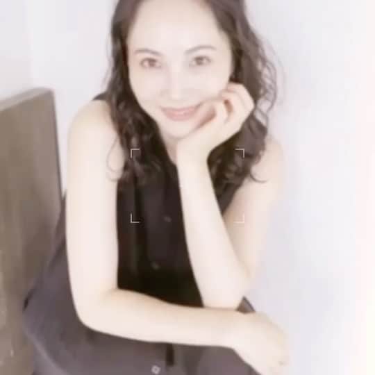 のインスタグラム：「うふ🥰🤳💕💕  @keeei0529  @keeei_blow   #makeup#model #movie #メイク #メイク動画 #ナチュラルメイク#韓国コスメ# #女の子ママ #ママ #ママコーデ #ママメイク #beauty」