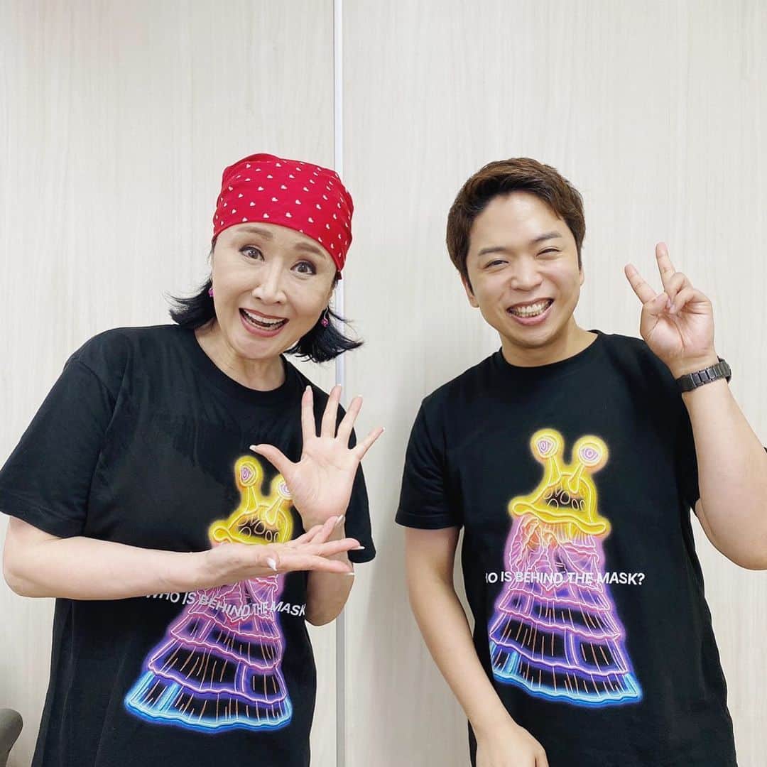 おしらのインスタグラム：「#マスクドシンガーアフターパーティー  で小林幸子さんの歌唱分析をさせていただきました。  エスカルゴとして紅蓮華、糸、六本木心中を歌われていたのですが、今回は六本木心中をピックアップ🔥  幸子節はもちろん。幅広い音楽を愛してらっしゃる幸子さんの歌声のレパートリーの広さよ。。。  Twichでアーカイブ見られるので是非ともご覧くださいませ。  #マスクドシンガー 本編も引き続きアマゾンプライムで是非チェックしてねん。」