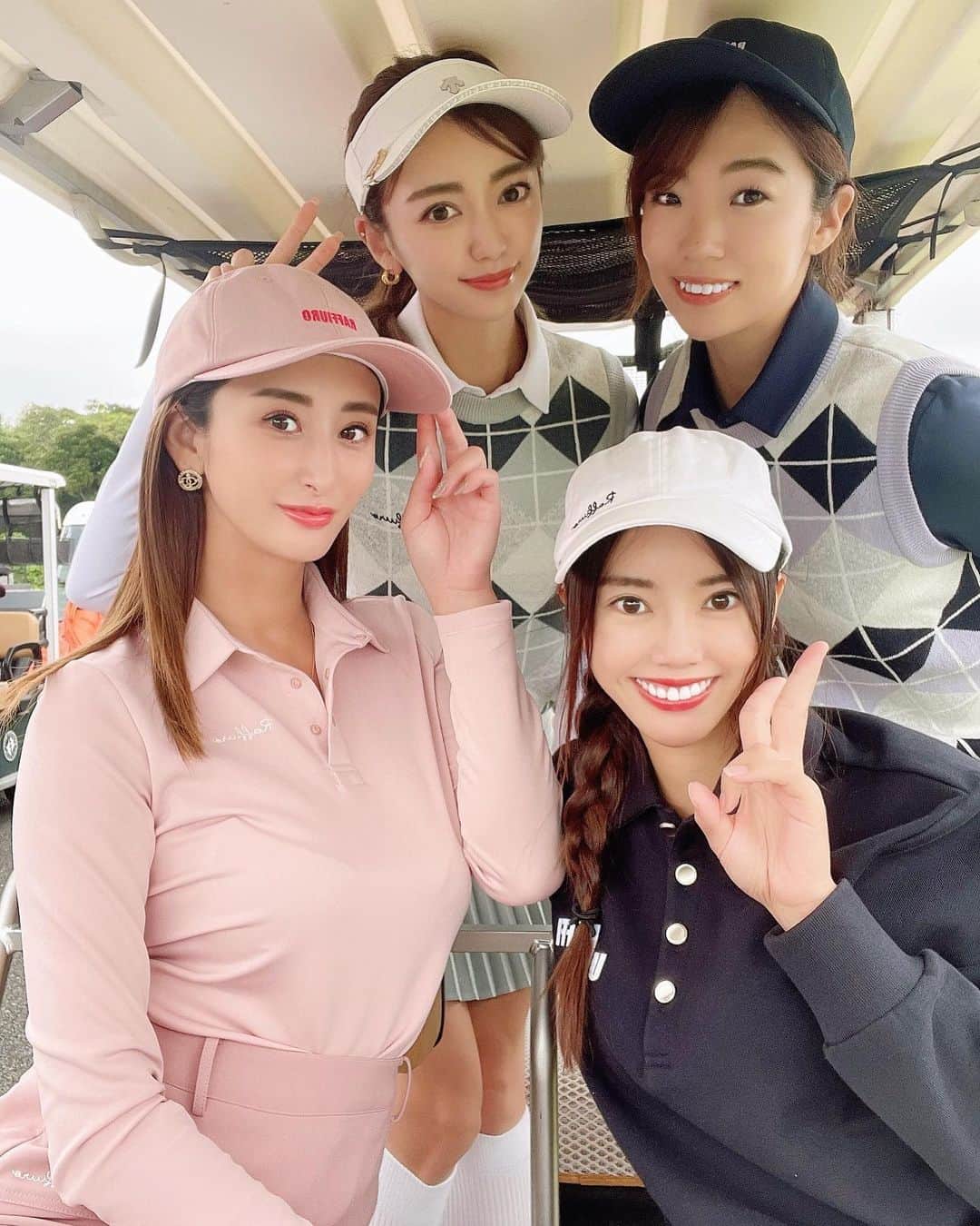 佐藤衣里子さんのインスタグラム写真 - (佐藤衣里子Instagram)「みんなでラウンドしてきた〜🏌️‍♀️⛳️💓💓 ウェアは　@raffiuro_japan だよん❣️可愛すぎてテンション上がっちゃう🥰  #golf#golfstagram#golfwear#韓国ウェア#ブリストル」9月22日 9時14分 - eriko0625