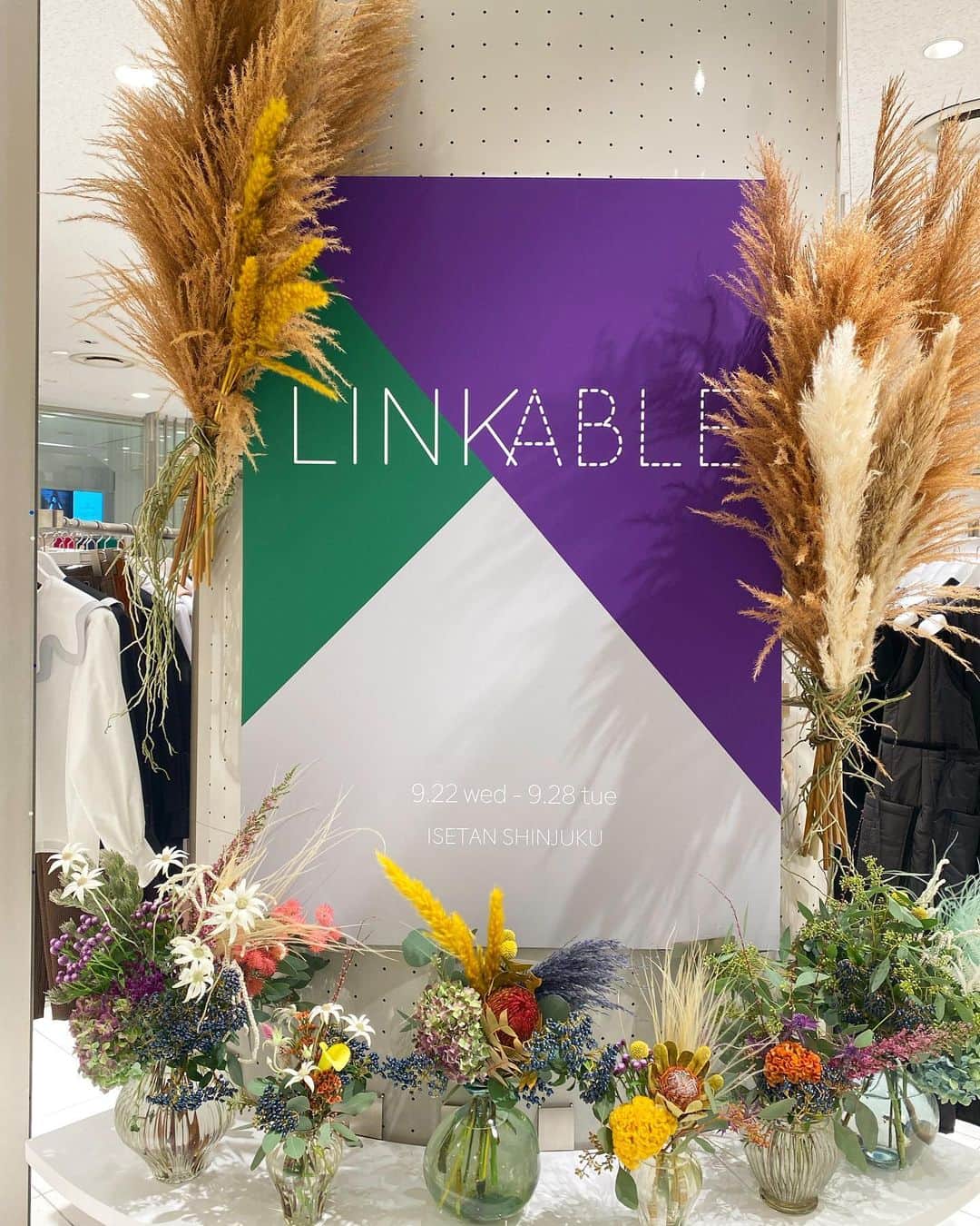 Mai Wakimizuのインスタグラム：「おはようございます♡ 本日から1週間、伊勢丹新宿店1階にてLINKABLE popup shopが始まります！私も真加も張り切って毎日店頭に居ます♡ちょっと寄ってみる？そんな感覚で立ち寄って頂けると喜びます♡笑 皆様の御来店お待ちしております♡それではLINKABLE祭り、スタートです＼(^o^)／ ------------------------------ 【popup shopのご案内】 日時:2021年9月22日(水)〜28日(火) (24日(金)はイベント開催につき終日休業) 場所:伊勢丹新宿店 本館1階 婦人雑貨／イセタンリーフ  ------------------------------ #linkable#リンカブル」