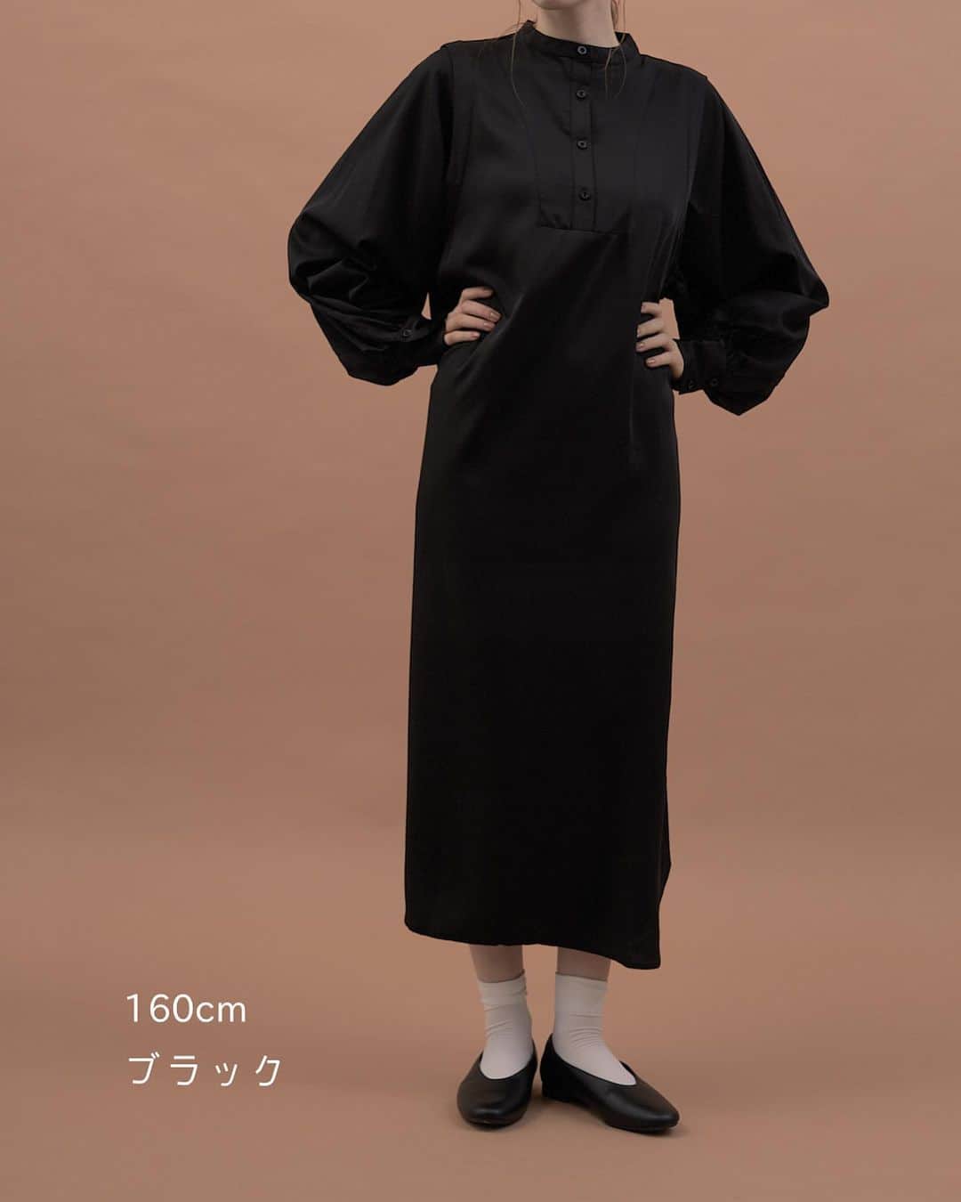 まるさんのインスタグラム写真 - (まるInstagram)「#まるのコーデ ㅤ ㅤ 沢山褒めてもらえたブラックコーデ🌞🤍 ( 2枚目に動画、最後に160cmの 着画も載せてます🕊 ) ㅤ @hinari_official の新作ワンピ 大人可愛くてほんっとにお気に入り。。！ ㅤ シンプルだから着やすくて、 だけどシルエット女の子らしくて めっちゃ可愛くて最強なの🥺 色味はブラック、アイボリー、マスタードの3色です🤍 ㅤ 10/6 12:00から発売開始なので 是非チェックしてみてください💪🏻✨ 身長別の写真や別カラーの写真は @hinari_official  の投稿に詳しく載せてます〜！🌞 ㅤ ㅤ #hinari #ヒナリ #低身長コーデ」9月22日 21時52分 - marumaru1530