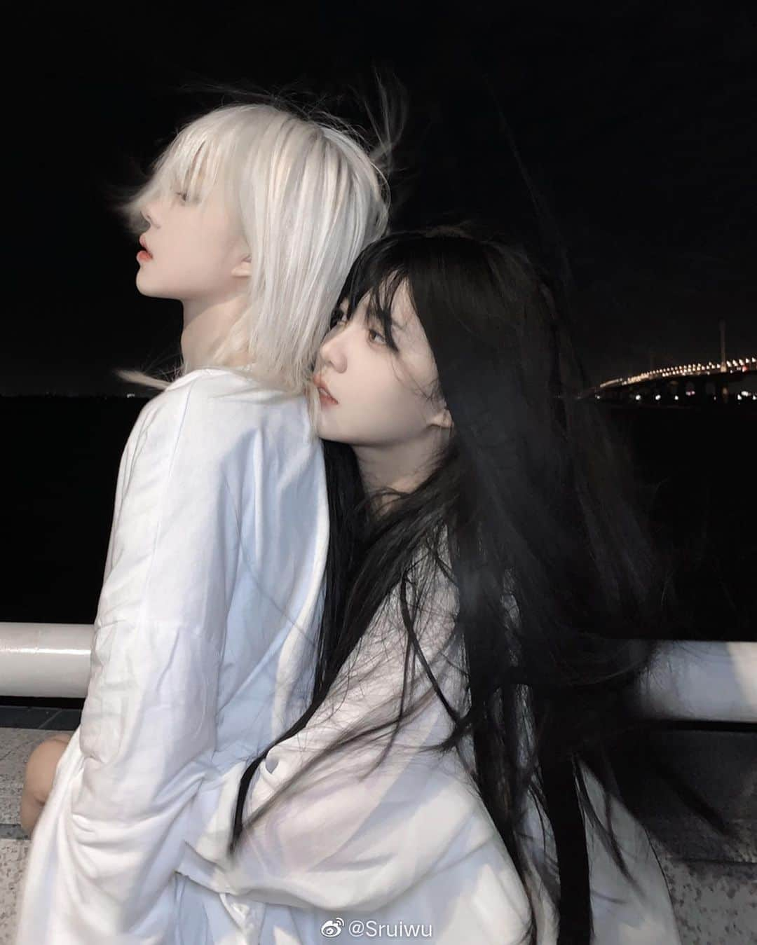 Shikaさんのインスタグラム写真 - (ShikaInstagram)「You protect the world, I'll protect you  White: Sruiwu Black: 侍知z  They’re both girls」9月22日 20時29分 - shika.kamisaka