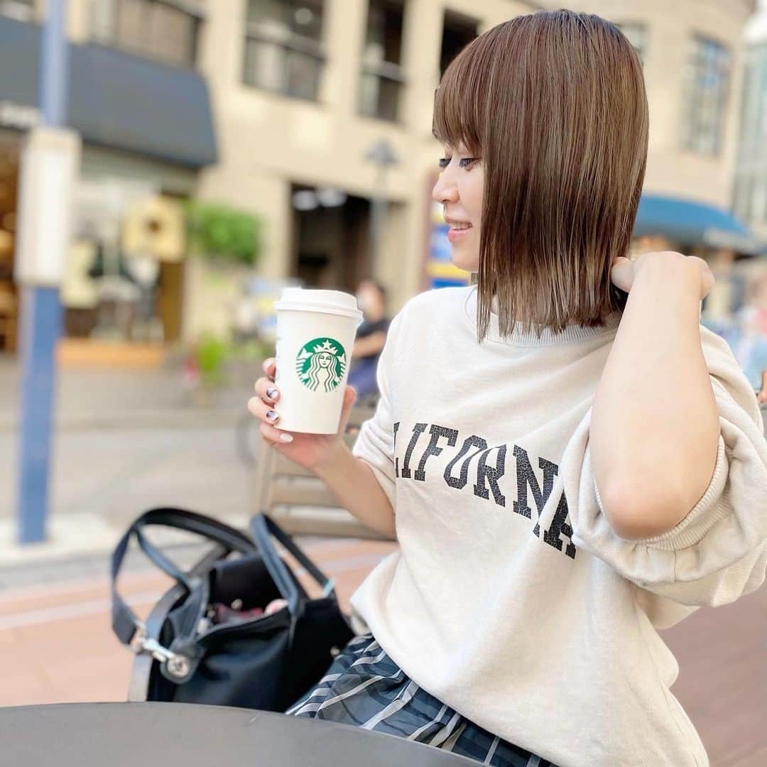 岡部玲子のインスタグラム：「なんだか手が触れてしまったみたいで、昨日の投稿が丸々消えてしまいました💦  色々調べて復活させようとしたのですが 「削除済み」にも表示されず… どこに行ってしまったのでしょうか…。  コメントも沢山いただいていたのに、本当に申し訳ありません💦  今日は頭痛が酷い一日。 マスク頭痛かも⁉️と家族に言われた…。 最近マスクによる偏頭痛もあるみたいですね💦  秋花粉にも酷く反応するし 困ったもんだ😢  明日は浦和で  テレ玉杯オーバルスプリント  ですね🏇  夜みんなが寝静まってから じっくり考えたい😁  寝落ちしないようにしたいな🙄  @nar_keiba_official   #岡部玲子 #タレント　#レポーター　#競馬キャスター　#秋　#秋ファッション　#プチプラファッション　#coca  #starbucks #kichijoji #テレ玉杯オーバルスプリント #浦和競馬場　#チーム地方競馬　#pr」