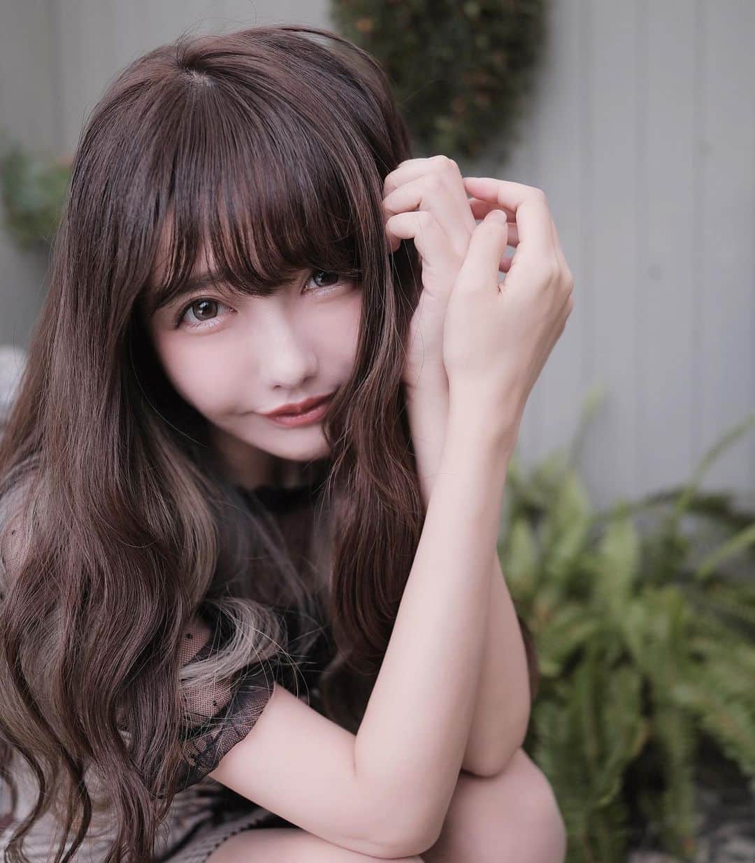遠藤 玲奈 /endo renaのインスタグラム：「🦙🦙🦙🤍 お久しぶりだ☻ . 週末に広尾のサロンsalonvaryでフェイシャルエステしてもらったよ🦙 @salonvary_official   ジェルを塗って超音波をあてる水玉リフティング☺︎ 水分保湿力がぐーーんとアップして、 潤いを与えてくれます🚰 終わった直後のもちもちが翌日も続いてくれてめっちゃよいです…めっちゃよい…🦭✨  #水玉リフティング#salonvary#小顔#恵比寿エステ##ハイパーナイフ#エステ#広尾#ハーブピーリング#スキンケア#最新美容#遺伝子ハーブ#ニキビ#ニキビ跡#アンチエイジング#nmn」