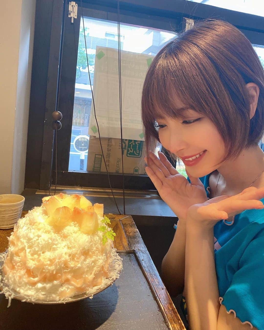 桃乃木かなさんのインスタグラム写真 - (桃乃木かなInstagram)「ネコゴオリさん🍧  ・ももちぃがっこ ・焼き芋ブリュレとかぼちゃと栗 ・シャインマスカットなしかしゅなもん  この時期にしか食べれない焼き芋ブリュレに惹かれて🏃‍♀️いぶりがっこチーズも大好きなので桃も外せませんでしたが...しゅなもんが想像のはるか上を行くおいしさでした！シナモン好きな方にはお勧めしたい...☺️  #ネコゴオリ #大森 #かき氷」9月22日 20時47分 - kana_momonogi