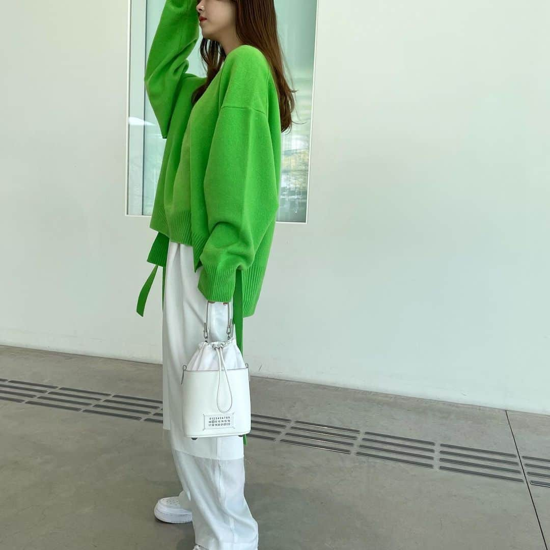 ふじあみさんのインスタグラム写真 - (ふじあみInstagram)「💚  knit : @lecielbleu_official  T-shirt : @uniqlo_jp  bottom : @lecielbleu_official  shoes : @nike  bag : @maisonmargiela」9月22日 20時58分 - fuji_amii