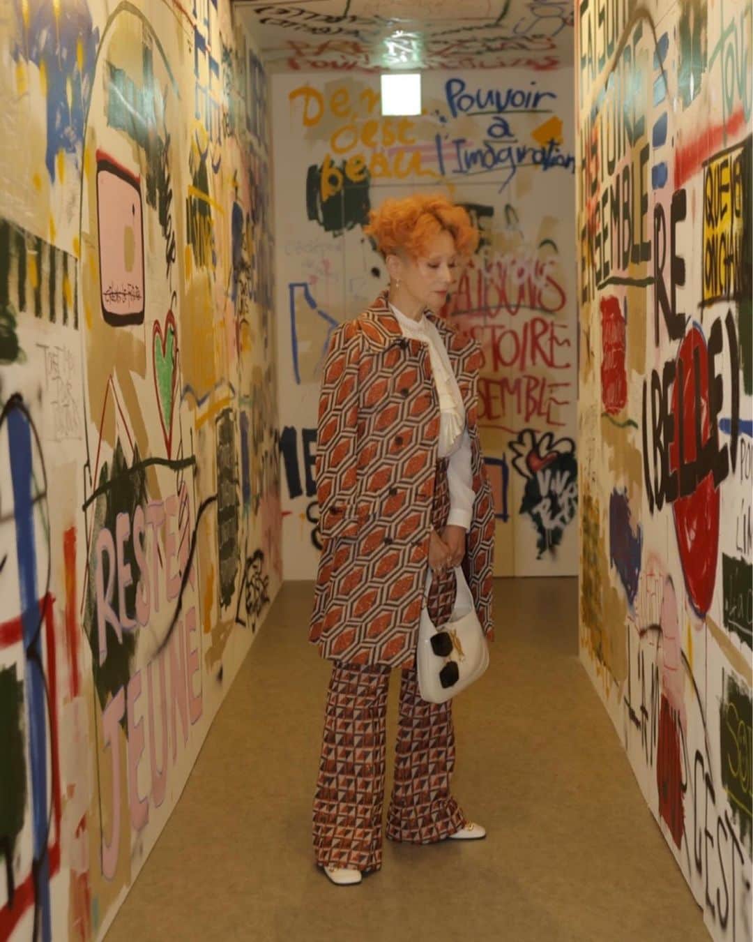 夏木マリさんのインスタグラム写真 - (夏木マリInstagram)「@gucci #GucciGarden #100周年 #alessandromichele   服を着ることは、 世界のすべてを纏うということという信念のもと、ファッションをパーティーとして捉えるGUCCI、  クリエイティブ・ディレクター アレッサンドロ・ミケーレのこの 6年のエキシビション 「グッチ　ガーデンアーキタイプ展」に行って来ました！  フィレンツェでスタートした 世界の都市を巡回する展覧会、  テーマごとにストーリーのある 空間は圧巻‼︎  トウキョウライツのデコトラとか、 アーバンロマンティシズムの地下鉄のお部屋とか、生命を交差させるダンスの様でした......  9月23日(木・祝)～10月31日(日)  会場：B&C HALL・E HALL 東京都品川区東品川2-1-3」9月22日 21時27分 - mari_natsuki