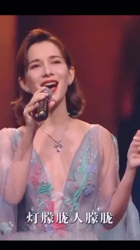 セリーナ・ジェイドのインスタグラム：「What an honor to sing with such lovely ladies at the 中秋晚会！ Beautiful human beings at a meaningful event!  May there be peace in the world under the beautiful full moon of the mid autumn festival. One of my favorite holidays of the year.」