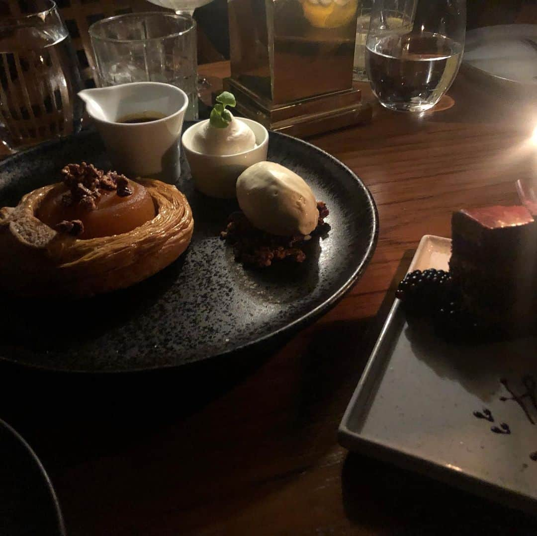 伊藤由奈さんのインスタグラム写真 - (伊藤由奈Instagram)「Bday celebrations Part 2!☺️🎉thank you all so much for the lovely brunches, lunches, dinners, messages, cards, & flowers! I’m feeling ALL the love!!🤗💗🙏💕🎶#bday #friends #hollywood #losangeles #fancy #spoiled #omg #reddress #blessed #thankyou #love #amazing #sushi #yummy #wow #musician #singer #always 皆様、沢山のメッセージ本当に本当にありがとう！！🥰🤗😍これで誕生日セレブレーションは終わったので明日からまたスタジオでmaking musicしま〜す！☺️🎶🎶🎶thank you so so much everyone!!🥰🙏🙏🙏」9月22日 13時51分 - _yunaito